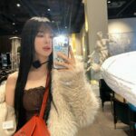 Shin Su-hyun Instagram – @louboutinworld 👠👛💖
 #JANE #LOUBI54 #크리스찬루부탱 #ChristianLouboutin