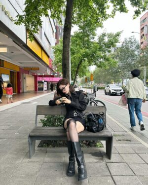 Shin Su-hyun Instagram - 😎