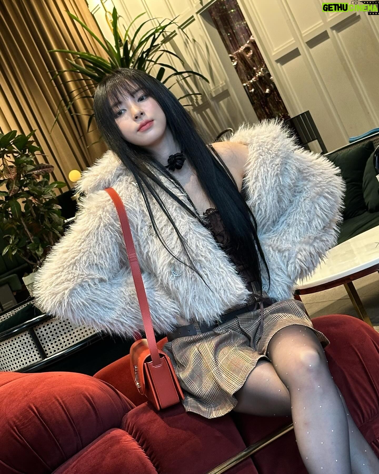 Shin Su-hyun Instagram - @louboutinworld π ππ #JANE #LOUBI54 #ν¬λ¦¬μ€μ°¬λ£¨λΆν± #ChristianLouboutin