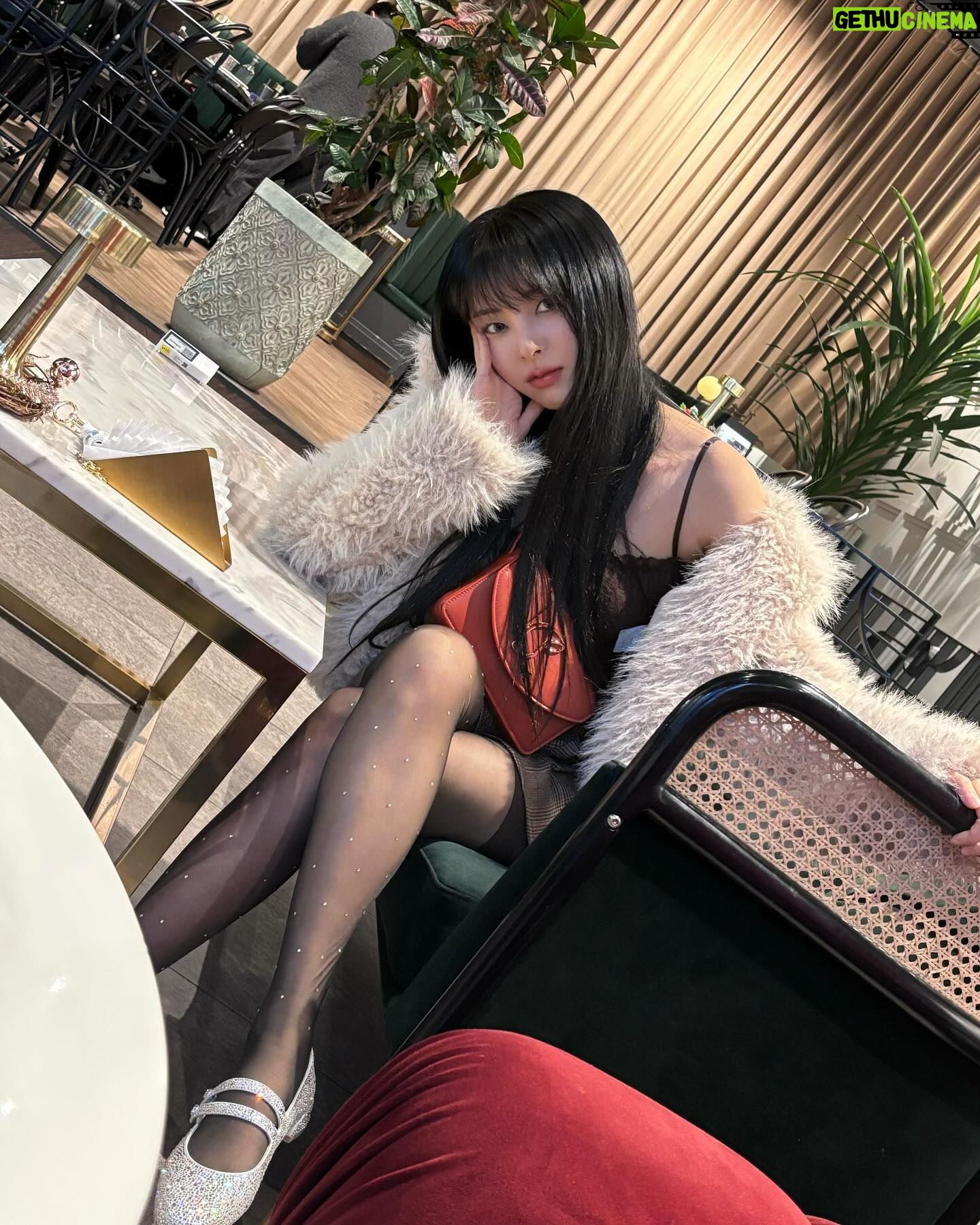 Shin Su-hyun Instagram - @louboutinworld π ππ #JANE #LOUBI54 #ν¬λ¦¬μ€μ°¬λ£¨λΆν± #ChristianLouboutin