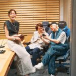 Shiori Sato Instagram - . 「BAILA」6月号 有楽町にて三四郎さんと開催した "親友だからこそ素直になれない時だってある 青春のスニーカー着回し" アザーカットです👟 おふたりって仲良しだな〜と思うことが 壁の現場で多々あるのですが (小宮さんが出番の時にその様子を 相田さんが愛おしそうに見守る姿など、その逆も然り☺️) その雰囲気をどうにか誌面でも表現したい！と思い おそらくおふたりがリラックスできるであろう ニッポン放送さんを舞台にお送りしました。 1カット1カット終わる毎にモニターを確認して、 もっとこうしたら良くなるかもと さりげなくたくさんの提案をしてくれて まっすぐ真剣に取り組んでくださった小宮さん。 少しの空き時間でもおしゃべりをして現場を和ませてくれたうえに 帰りに大都会の横断歩道の真ん中で私たちが乗るロケバスに ぶんぶんと手を振ってくださった相田さん。 そしてなんてったって演技力も素晴らしく 動画かな⁉︎と思える瞬間がたくさんありました。 喧嘩するシーン入れ込んでよかったな〜！笑 おふたりの表情、動き、空気感... お見逃しないよう隅々まで見ていただきたいです🤲