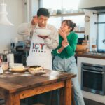 Shiori Sato Instagram - . 「BAILA」4月号 同志のようなパンサーさんをお招きした "クラスメイトと、夢と希望着回し" アザーカットです🫧 くすっとしてきゅんとする物語になりました🌸 それぞれの個性を活かしつつも わたしの壮大な妄想が加わったわけですが 誌面を見た向井さんに、 おれモジモジしすぎじゃない！？ 好きな人の前では照れてばかりで恥ずかしいよ〜 とのお言葉いただいたのですが😂 わ、わ、わたしの勝手な妄想ですからねっ🤭🤫☺️ 麺を可憐に踊らせてくれた菅さん🍜 自ら生クリームを鼻につけてくれた尾形さんも🍰 おちゃめでおもしろくておしゃれな着こなしを 本当にありがとうございました🐆♡ 休憩中に3人でずぅ〜っとお喋りして笑い合っていた あの仲良しな光景も忘れません🥰