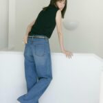Shiori Sato Instagram - . 佐藤栞里× Spick & Span コラボアイテムが完成いたしました☺︎ 日常が、おでかけが、ちょっとそこまでが もっともっとわくわくできたらいいなと そんな想いを込めながら ひとつひとつ大切に制作いたしました。 ここがこうだったらもっといいなとか この色があったら欲しかったなとか もともと大好きなアイテムたちに そんな妄想や理想をぎゅっと詰め込んで、 普段はまあいっかを頻繁に発動させるわたしですが 今回ばかりはその言葉を封印して たくさんの打ち合わせを重ね、 ありがたい意見もいただいて これだ！と満足のいくものを作ることができました！ どうかどうか、みなさんにその想いが届くといいなと そして心がときめいてもらえたらいいなと 皆さんの笑顔を願いながら、 その日を楽しみにしています。 本日5月20日(月)19:00から WEBでの先行予約が始まっていて、 店舗・オンラインストアでは 6月7日(金)から発売開始です🌿