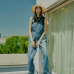 Shiori Sato Instagram - . 佐藤栞里× Spick & Span コラボアイテムが完成いたしました☺︎ 日常が、おでかけが、ちょっとそこまでが もっともっとわくわくできたらいいなと そんな想いを込めながら ひとつひとつ大切に制作いたしました。 ここがこうだったらもっといいなとか この色があったら欲しかったなとか もともと大好きなアイテムたちに そんな妄想や理想をぎゅっと詰め込んで、 普段はまあいっかを頻繁に発動させるわたしですが 今回ばかりはその言葉を封印して たくさんの打ち合わせを重ね、 ありがたい意見もいただいて これだ！と満足のいくものを作ることができました！ どうかどうか、みなさんにその想いが届くといいなと そして心がときめいてもらえたらいいなと 皆さんの笑顔を願いながら、 その日を楽しみにしています。 本日5月20日(月)19:00から WEBでの先行予約が始まっていて、 店舗・オンラインストアでは 6月7日(金)から発売開始です🌿