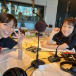 Shiori Sato Instagram - . JFL HOLIDAY SPECIAL MEIJI CHOCOLATE presents SWEET HARMONY (この言葉何回言えただろう🤭) 昨日、9時間の生放送を無事終えることができました！ 聴いてくださった皆さま、ありがとうございました☺︎ あっという間に分厚くなっていく リスナーさんからのメールや、 心温まる歌やお話を聞かせてくださった ゲストさんのおかげで こんなにもあっという間な9時間人生ではじめてだ！ と思えるくらい楽しくて優しくて ところどころで焦って汗もたくさんかきつつも やっぱりラジオっていいなーって思える ほんと、すごいや☺️ なにより目の前には最高のパートナー川田さん。 時間との戦いの部分もお任せしっぱなしで (おしゃべりしながら時計見て時間になったらまとめる あのかっこいい姿を目の前で見てしまったら 一生ついて行きますと言わないわけがない) わたしの失敗も気が付かれないようにフォローしてくれて🙈 とんちんかんなわたしの言葉も全て受け止めてくれて。 (短歌をふたりで詠んでわちゃわちゃする時間幸せだったな) 不安になってもたとえうまくいかなくても すぐそばに川田さんがいてくれたから、 心から、心から、楽しむことができた9時間でした。 リスナーの皆さん、スタッフの皆さん、そして川田さん、 本当にありがとうございました🥰 また、このような素敵な機会に出会えることを願って🍫♡