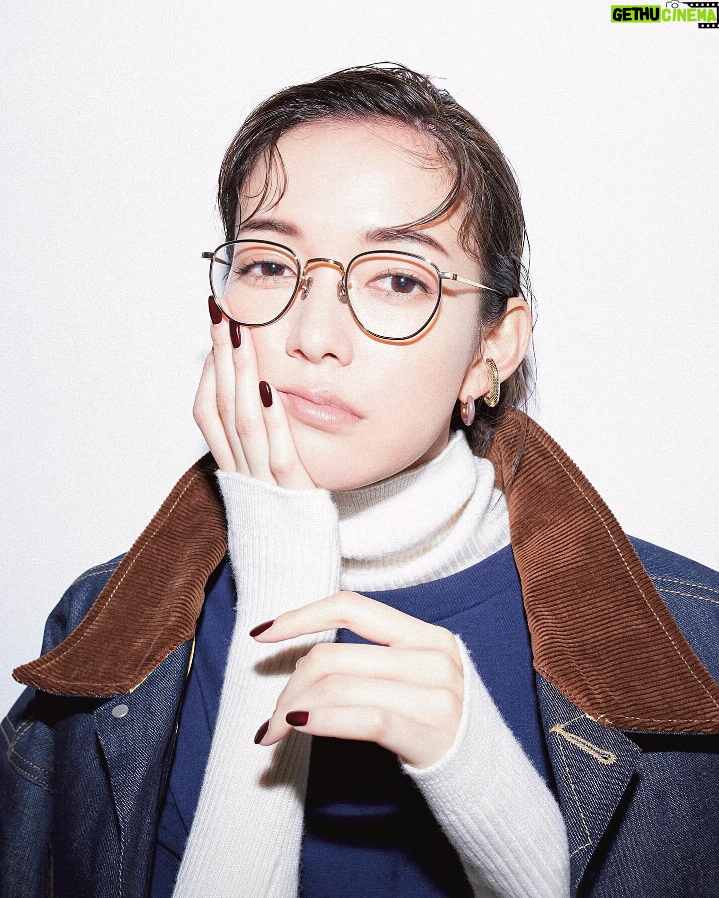 Shiori Sato Instagram - . 「SPUR」2月号 ベスト•バイ企画🕊️ ときめいたり愛おしくなったり 身につけるだけでわくわくしたり そんな私服を交えてのスタイリングとなりました♡ 我が子たちとかっこよく撮ってもらえて、 嬉しかったな☺️