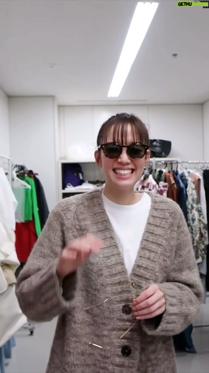 Shiori Sato Instagram - . 「BAILA」着回し連載企画☺︎ パンサーさんのコーディネート決め🐆 それぞれみなさんの個性がぴかぴかなので より輝くように!と合わせていきました🕊️ 向井さんはどうしたって開襟シャツ 尾形さんはとにもかくにもつながっているもの 菅さんは色やエッジをぎゅいんと! ぱんむかもてちゃうな〜☺️🫧