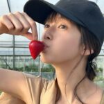 Shiori Sato Instagram - . いちごがり🍓 大盛り蕎麦を食べた後だったので 食べ放題にしては悔しい結果でしたが 甘くて美味しくて可愛くて満足満足🤭