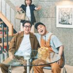 Shiori Sato Instagram - . 「BAILA」5月号 こ~んにちは~👐錦鯉さんをお招きした "父と上司と新生活着回し"アザーカットです🥛 商店街のみんなからも愛される自慢のおとうちゃんを長谷川さんに かっこよくて優しくてお仕事は完璧だけれど恋には奥手な上司を渡辺さんに あたたかく優しく演じていただきました！ 撮影の合間にはこんなお洋服初めて着たよと 1カット1カット終わるごとに ご自分の携帯で写真を撮っていた長谷川さん☺️ (どんな時に見返すのかな、参考にしてもらえるのかな🤭♡) どれもこれもお似合いだったけれど、 とくにスタッフさんからの歓声が大きかったコーデに対して こういうのも着てみようかな、お買い取りしようかなあと 本気で悩んでくれていた渡辺さん🥺 わたしはおふたりがお着替えをするたびに、 モテてモテて仕方なくなっちゃうよーー！と 毎カット心の中で叫んでおりました🪽 いつものピシッとしたスーツ姿の錦鯉さんも素敵だけれど ちょっとカジュアルで遊び心溢れるおふたりも さいっっこうですので、是非！！ と、と、と、とても可愛いですよう....！！！🥰