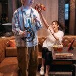 Shiori Sato Instagram - . 「BAILA」6月号 有楽町にて三四郎さんと開催した "親友だからこそ素直になれない時だってある 青春のスニーカー着回し" アザーカットです👟 おふたりって仲良しだな〜と思うことが 壁の現場で多々あるのですが (小宮さんが出番の時にその様子を 相田さんが愛おしそうに見守る姿など、その逆も然り☺️) その雰囲気をどうにか誌面でも表現したい！と思い おそらくおふたりがリラックスできるであろう ニッポン放送さんを舞台にお送りしました。 1カット1カット終わる毎にモニターを確認して、 もっとこうしたら良くなるかもと さりげなくたくさんの提案をしてくれて まっすぐ真剣に取り組んでくださった小宮さん。 少しの空き時間でもおしゃべりをして現場を和ませてくれたうえに 帰りに大都会の横断歩道の真ん中で私たちが乗るロケバスに ぶんぶんと手を振ってくださった相田さん。 そしてなんてったって演技力も素晴らしく 動画かな⁉︎と思える瞬間がたくさんありました。 喧嘩するシーン入れ込んでよかったな〜！笑 おふたりの表情、動き、空気感... お見逃しないよう隅々まで見ていただきたいです🤲
