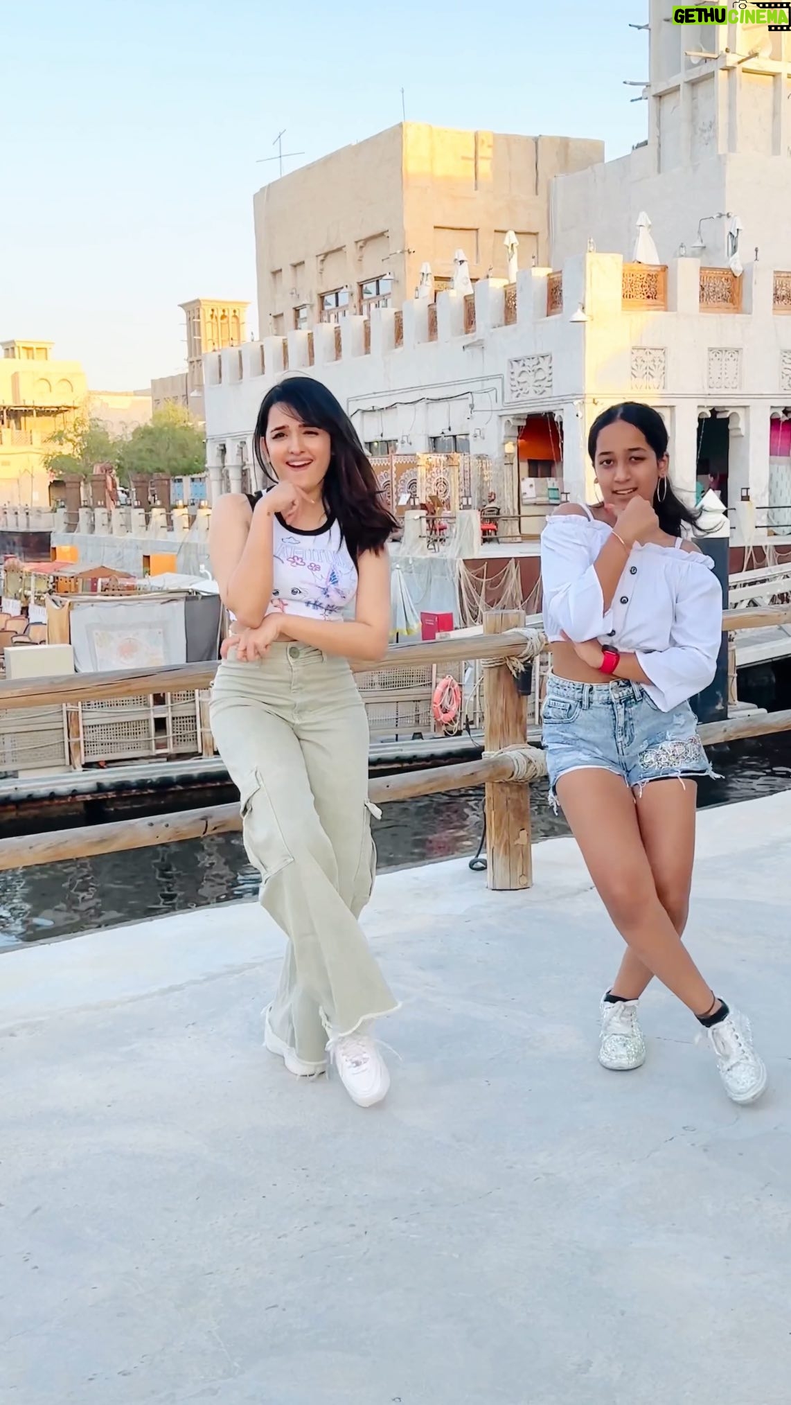 Shirley Setia Instagram - O tere chehre da eh noor Khileya, KHOOB KHILEYA✨ Dono ki Jodi khoob khileya….. haina🌻🌻 • Performed with the cutest and most talented @shirleysetia dii❤️😘 YOU ARE A SWEETHEART.. lots of love❤️ • Dc @isshehzaankhan bhaiya @shirleysetia dii❤️ @mitrazmusic 😊 • #khileya #shirleysetia #mitraz #reels #trending #viral #explore #fypシ #dubai #vaidehi_theperformer