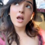 Shirley Setia Instagram - Lakh vaari tenu vekha, bharda jiya na 💁🏻‍♀️ #reelitfeelit #khileya #shirleysetia #mitraz