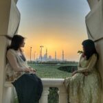 Shirley Setia Instagram - Quickest 5 min photo seshhh ever!! 👻 Thanks @sabaamalik01 💃🏻 #theritzcarlton #abudhabi #goldenhour