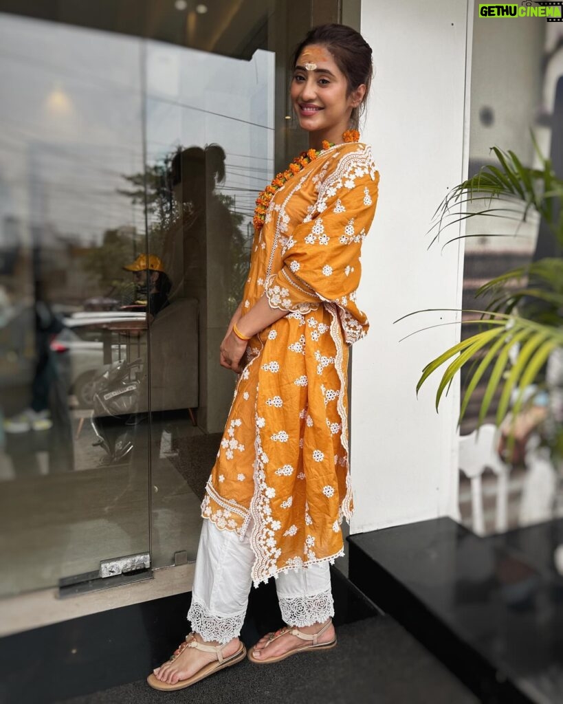 Shivangi Joshi Instagram - हर हर महादेव 🙏🏼 Outfit @shopmulmul ♥