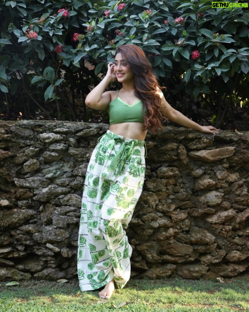 Shivangi Joshi Instagram - Peace, love, and positive vibes...♥ #hellomay 🫶🏻 @kusmi.India @stylingbyvictor @sohail__mughal___