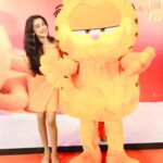 Shivika Rishi Instagram - All about Premiere night 🧡🦁 @garfieldmovie @mr_faisu_07 @fukravarun @sonypicturesin #garfieldmovie #premiere #movie #influencer #actor #explore #photography