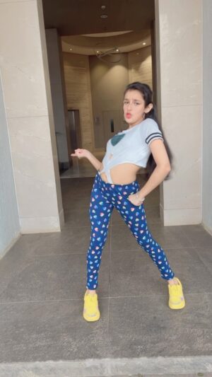 Shivika Rishi Instagram - Ooo lala re💙💛

#trendingreels #viralreels #views #dancereels #explore #share #instagram