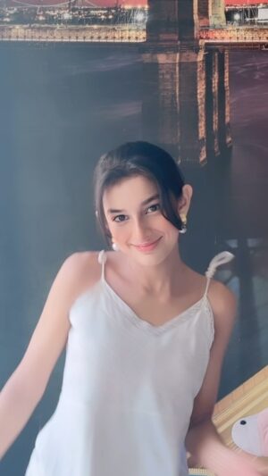 Shivika Rishi Instagram - Soulmate🦢🦢

#instagram #loveislove #smile #dance #viralvideos #explorepage #viralreels #featured