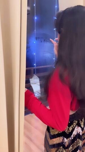 Shivika Rishi Instagram - Har kisiko …✨♥️🖤

#instagram #harkiskonhimiltayehapyrzindegimei #loveislove #explore #viralreels #viewsforviews #love #akshaykumar