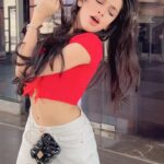 Shivika Rishi Instagram - Falling for u🌹✨ #instagram #love #dancetrends #views #fallinforyou #reels #viralvideos #explore #dancevideo