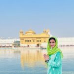 Shivika Rishi Instagram - Seeking blessings @ Golden Temple✨ #waheguru_ji 🙏🌻🌸🌼🌺 #shivika #instagram #happynewyear2024 #blessings #waheguru_ji_ka_khalsa_waheguru_ji_ki_fateh_jio #blessed🙏 #khalsa
