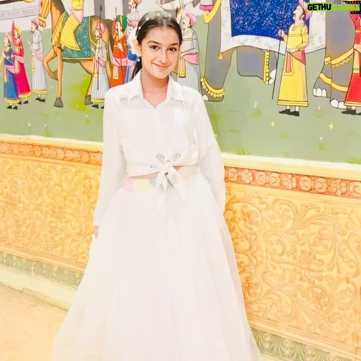 Shivika Rishi - 12.2K Likes - Golden night with this golden piece🏆✨…National icon award for my role in Khichdi 2
Can’t thank you enough 🫶🫶
#awards #instalike #fashionstyle #achievements #exploremore #featuredmodel #awardshow #influencer