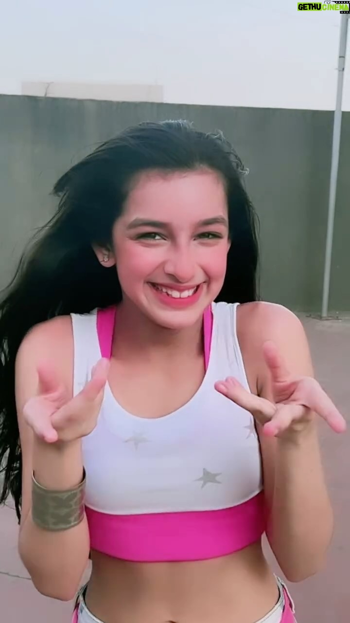 Shivika Rishi - 16.6K Likes - Bhangde di queen 🩷✨
#instagram #trendingreels #bhangdediqueen💃✌️ #dancerlife #love #explorepage #viralvídeos #viewsforviews