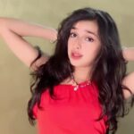 Shivika Rishi Instagram - Yimmy yimmy 🪞❤️ #yimmyyimmy #dancevideo #trendingnow #video #viralvideos #viewsforviews #explorepage #viralreels #jacquelinefernandez Bollywood tayc jacqueline #dancer