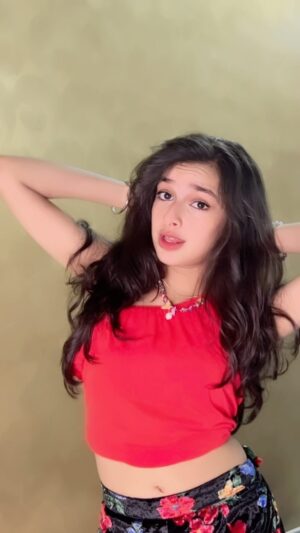 Shivika Rishi Instagram - Yimmy yimmy 🪞❤️

#yimmyyimmy #dancevideo #trendingnow #video #viralvideos #viewsforviews #explorepage #viralreels #jacquelinefernandez 

Bollywood tayc jacqueline #dancer