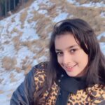 Shivika Rishi Instagram - 🤍❄️🖤 #instagram #instagramreels #snow #reels #views #explorepage #loveislove
