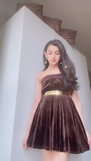 Shivika Rishi Instagram - Hothon pe aisi baat💋🤎

#trending #instagram #hothonpeaisibaat #sophiechoudhry #fyp #viraldance #viralreels