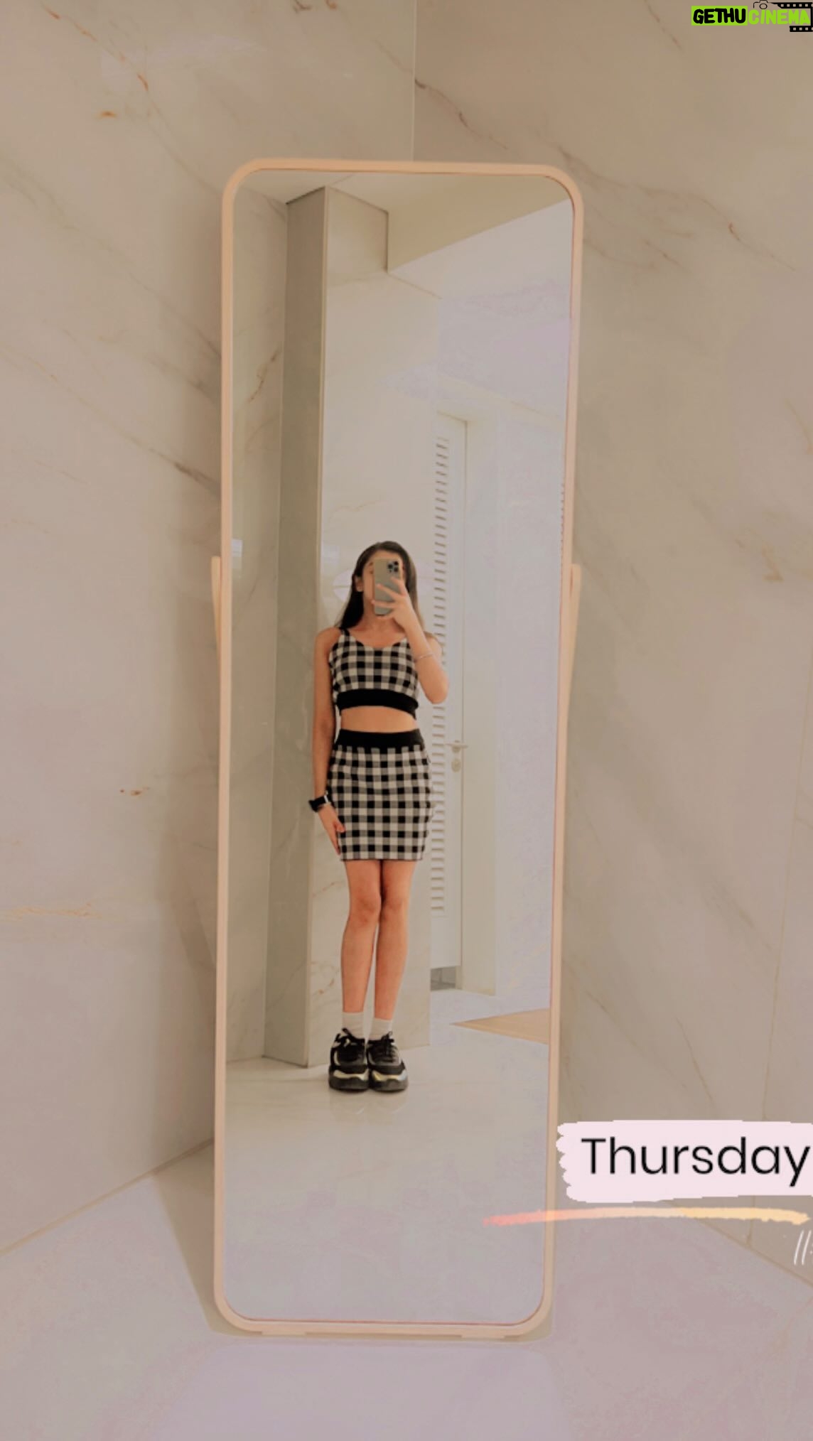 Shivika Rishi - 19.9K Likes - Trend Onnn🖤🤍
#instagram #viewsforviews #dancechallenge #trendingreels #viral #trend #explore