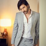 Shivin Narang Instagram – DANGEROUS WHEN WOUNDED ♌️
.
.
#shivin #shivinnarang #meninformals