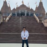 Shivin Narang Instagram - Darshan 🙏🏻 . . #abudhabi #uae #bapshindumandir 🇦🇪