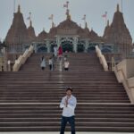Shivin Narang Instagram - Darshan 🙏🏻 . . #abudhabi #uae #bapshindumandir 🇦🇪