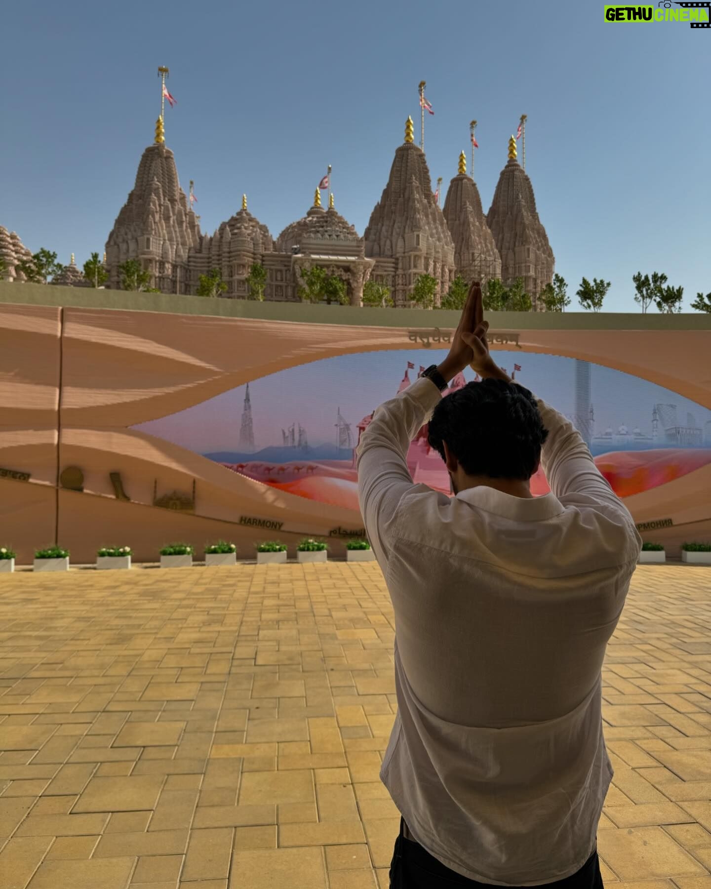 Shivin Narang Instagram - Darshan 🙏🏻 . . #abudhabi #uae #bapshindumandir 🇦🇪