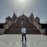 Shivin Narang Instagram - Darshan 🙏🏻 . . #abudhabi #uae #bapshindumandir 🇦🇪