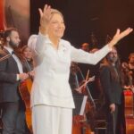 Shohreh Aghdashloo Instagram - A truly emotional and extraordinary night at the Queen of Iran’s 85th birthday. With special thanks to Shahkar Bineshpajooh for this amazing concert and this memorable night. 🙏🏼❤️ ‎شبی خاطره انگیز در کنار ملکه ایران زمین در شب تولد این بانوی نازنین. با تشکر ویژه از شاهکار بینش پژوه برای کنسرت زیبا و این شب خاطره انگیز. 🙏🏼❤️