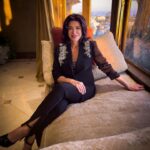 Shohreh Aghdashloo Instagram - Imagine living in a cruelty-free world where all beings are saved from violence. That’s why I’ve been adamant about my hair care products being cruelty-free and vegan. We also refrained from using sulfates, parabens, and other harsh chemicals that would leave the hair dry and damaged and the scalp oily, causing an unhealthy imbalance. Check out @saghdashloobeauty to find out more. 🙏🏼❤️ تصور کنید در یک دنیای بدون ظلم و ستم زندگی می‌کنید که تمام موجودات از خشونت نجات یافته‌اند. به همین دلیل من در مورد محصولات مراقبت از موی خود، بدون ظلم به حیوانات و وگان بسیار مصمم بوده‌ام. ما همچنین از استفاده از سولفات‌ها، پارابن‌ها و دیگر مواد شیمیایی تند که موها را خشک و آسیب دیده و پوست سر را چرب می‌کنند و تعادل ناسالمی ایجاد می‌کنند، خودداری کردیم. برای کسب اطلاعات بیشتر به @saghdashloobeauty مراجعه کنید. #saghdashloobeauty
