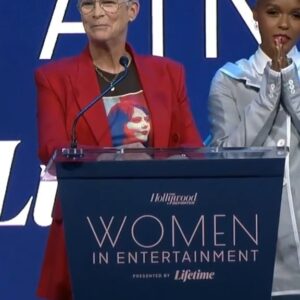 Shohreh Aghdashloo Instagram - Jamie Lee Curtis has been with us since the beginning and brought our cause to millions of people worldwide.

We cannot thank her enough for her support and love. I am a huge fan of hers. ❤️

جیمی لی کرتیس، دختر تونی کرتیس از ابتدای این انقلاب خود جوش با ما بوده و صدای ایرانیان را به گوش ملیون ها نفر در جهان رسانده. ما نمیتوانیم به اندازه کافی از او برای حمایت و محبتش تشکر کنیم. من از طرفداران سر سخت او هستم. ❤️

Video courtesy of @hollywoodreporter.