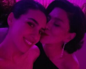 Shohreh Aghdashloo Instagram - Happy Birthday My beloved Tara Jane Touzie. Your presence in my life has given me the courage and strength to not be afraid of anything and to live deliriously. Wish you happiness, prosperity, and health. ❤️🥰🥰🥰

Your father and I are so proud of you.

تارا جان عزیزم، دختر دلبندم‌. نفس ام‌، تولدت مبارک. حضورت در زندگی ام به من شجاعت و قدرت بخشید تا از ناملایمات زندگی نترسم و دلیرانه زندگی کنم. سلامت وشاد‌ باشی، که‌ جز از این ۲ من آرزوی دیگری ندارم. به امید دیدارت 🥰🥰🥰❤️

هوشنگ و من به وجودت افتخار می‌کنیم.