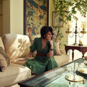 Shohreh Aghdashloo Instagram - I saved this photo shoot for you and for today. 

Your love and support means a lot to me. Thank you for being in my life. 🙏🏼❤️

این عکسبرداری چند هفته پیش انجام شد و من این عکس ها را برای امروز و برای شما نگه داشتم. ممنون از همه محبت و پشتیبانی شما در تمام این سال ها که بسیار برای من اهمیت دارد. دوستتون دارم خیلی زیاد. 🙏🏼❤️

Thank you @DaeHowerton, @iamdallasjlogan, and @taviagarland06 for these amazing shots.