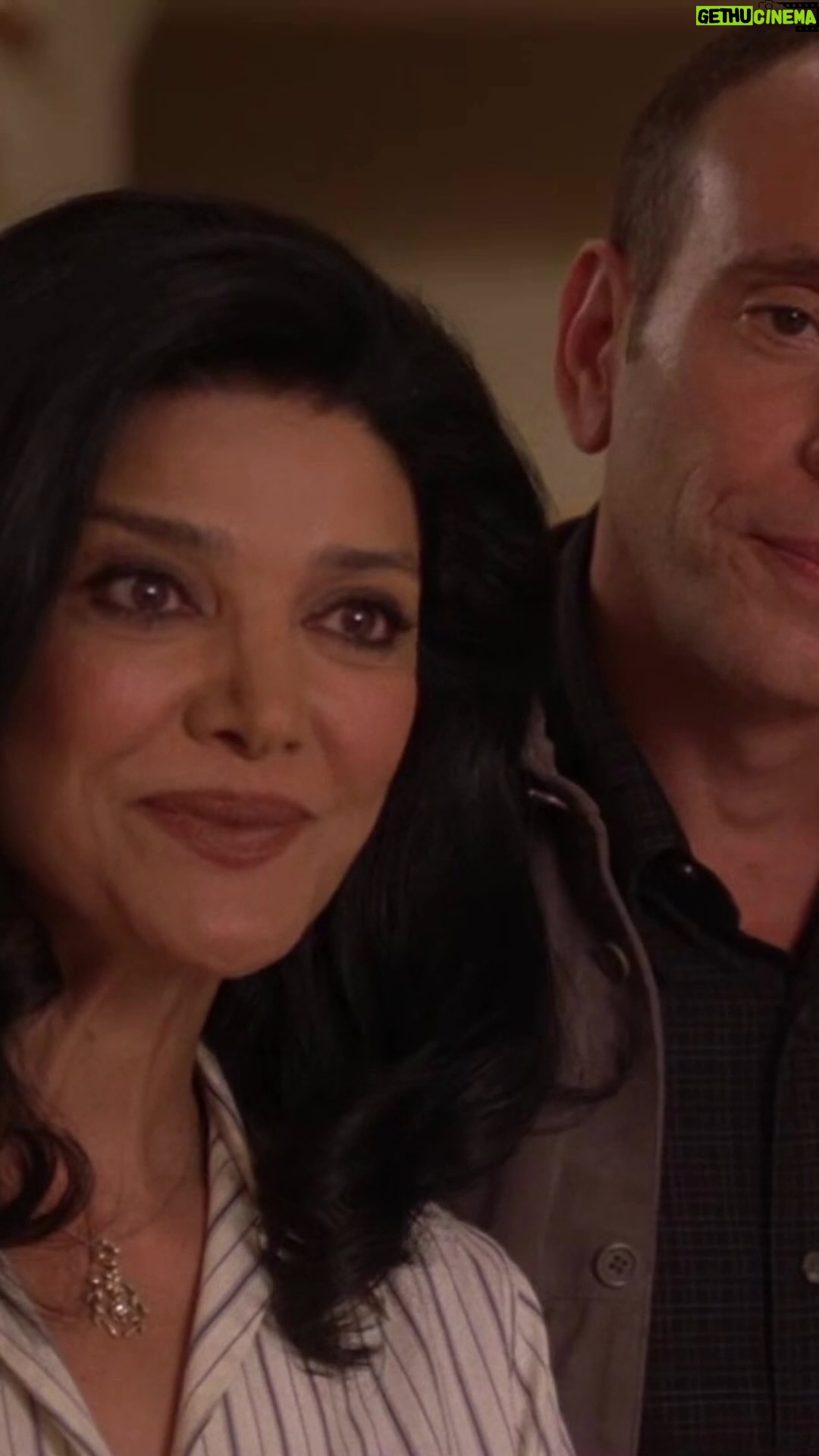Shohreh Aghdashloo Instagram - “24” was my first experience working on a television series in the US, and it was one of the best. Interestingly, most people still recognize me from “24,” if not “The Expanse.” And I owe this to the brilliant producers of 24. 🙏🏼 سریال تلویزیونی “۲۴” اولین تجربه من در کار در یک سریال تلویزیونی امریکایی بود. من از این سریال بسیار آموختم و هنوز هم فکر میکنم که یکی از بهترین کارهایم در زمینه سریال تلویزیونی است. #FlashbackFriday #24series