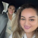 Shohreh Aghdashloo Instagram - Amazing ride to work on a beautiful morning in London. Woman Life Freedom با راننده ای نازنین در صبح یک‌ روز زیبا به محل کارم می‌روم. زن-زندگی-آزادی #womanlifefreedom