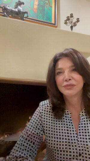 Shohreh Aghdashloo Instagram - We are not afraid of harassment or threats. Today, it is bravery that leads us to the dawn of victory and freedom in Iran.

ما از آزار یا تهدید نمی ترسیم. امروز این شجاعت است که ما را به طلوع پیروزی و آزادی ایران می رساند.

#humanrightsday #iranprotests #iranrevolution #mahsaamini