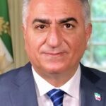 Shohreh Aghdashloo Instagram – I trust Prince Reza Pahlavi to be my representative and hopefully all the freedom-loving Iranians during the transition from the Islamic Republic with consequent free elections involving all political classes and different ethnic groups to choose the future political system of Iran and its leaders.
شاهزاده رضا پهلوی نماینده من در دوران گذار از جمهوری اسلامی و در نتیجه انتخابات آزاد با حضور همه طبقات سیاسی و اقوام مختلف برای انتخاب نظام سیاسی آینده ایران و رهبران آن است.
#iran #mahsaamini
#من_وکالت_میدهم