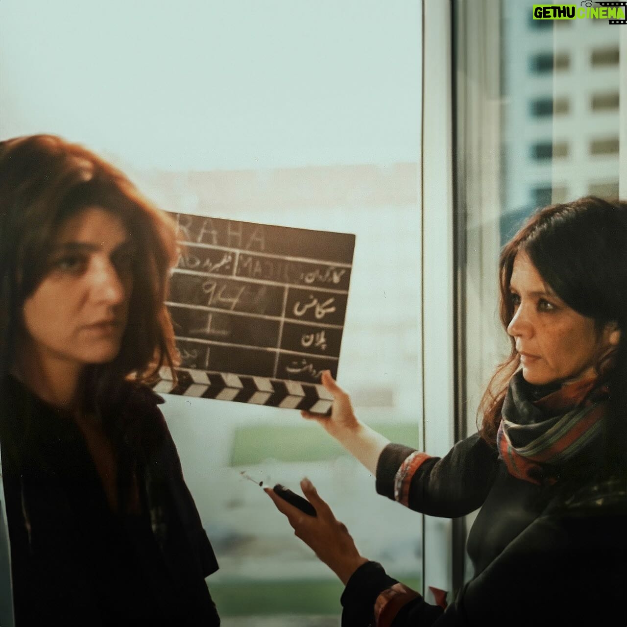 Shohreh Aghdashloo Instagram - “Raha” is the name of a movie that portrays a young actress who has migrated to a Scandinavian country and is determined to start a new life despite all the obstacles on her path in exile. She knows that she has been given a second chance to start life all over again, and she is not taking it for granted. The movie disappeared after its first couple of showings for over 30 years. Please go to @babakazar to see parts of the movie. رها” نام فیلم سینمایی است که در سال ۱۹۹۰ میلادی در دانمارک ساخته شد و یک سال بعد در تلویزیون های کشورهای اسکاندیناوی به نمایش درآمد .بعد از چند سال هرچه کردم تا کارگردان و یا دست اندرکاران فیلم را پیدا کنم و ببینم چرا فیلم در دسترس نیست موفق نشدم، تا اینکه بالاخره با تلاش و کوشش آقای بابک غفوری آذر در رادیو فردا معمای غیبت فیلم برایم روشن شد. صحنه هایی از فیلم را میتوانید در استوری ببینید و اگر در استوری موجود نبود میتوانید آن را در صفحه آقای غفوری آذر ببینید.babakazar@ رها داستان زن جوان بازیگری است که ایران را به علت فشارهای حکومت بر زنان بازیگر ترک میکند. #womanlifefreedom
