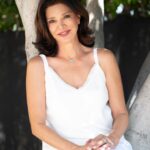 Shohreh Aghdashloo Instagram - I'm delighted to be featured in this month's issue of @the_eden_magazine_, in which I talk about the ongoing protests in Iran, new projects, and the launch of @saghdashloobeauty, my hair care products, in collaboration with beauty company @aniisebeauty. ‎در گفتگو با Maryam Morrison برای شماره این ماه مجله Eden از تظاهرات در حال انجام در ایران، پروژه های جدید و راه اندازی محصولات مراقبت از موی من با همکاری شرکت زیبایی aniisebeauty@ صحبت کردم. 📷: @meerafox 💇🏻‍♀️: @minoobahri