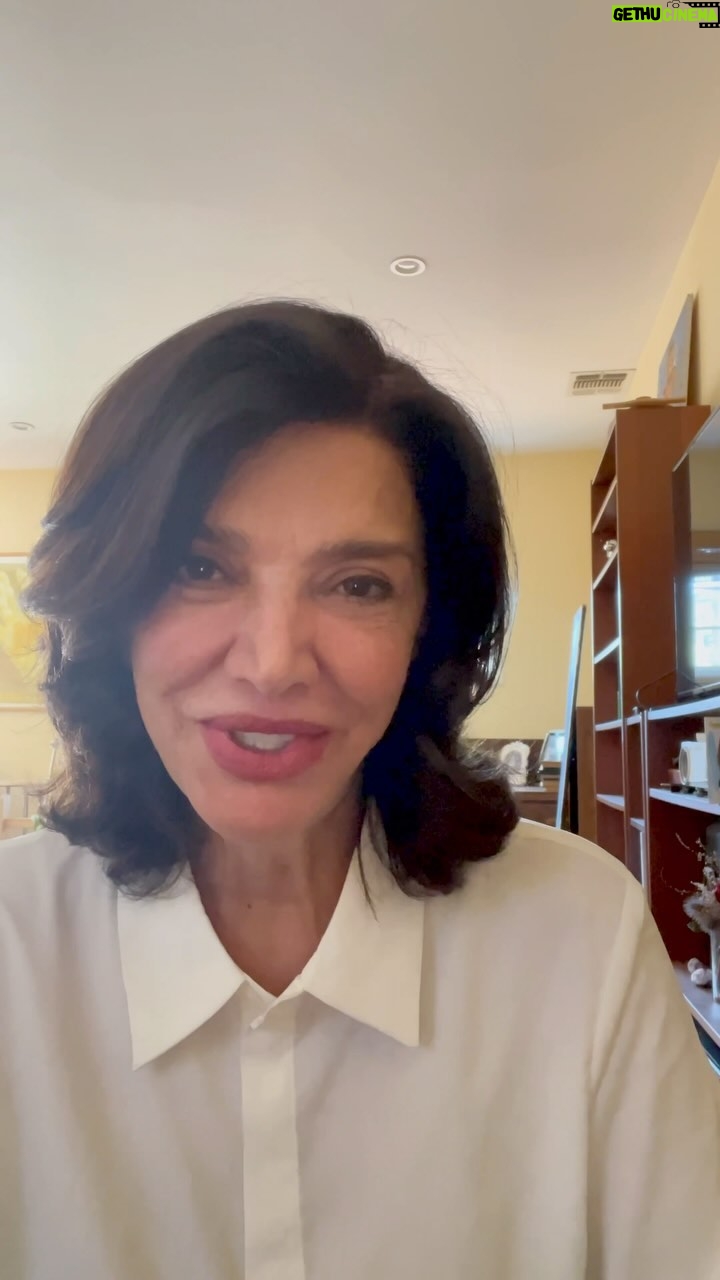 Shohreh Aghdashloo Instagram - Assassin’s Creed Mirage is finally available! It was such an honor to lend my voice to Roshan. I truly connected to this character, and I hope you enjoy the game as much as I do. Let me know how you like it! 🙏🏼❤️ بازی Assassin’s Creed Mirage بالاخره در دسترس قرار گرفت. صدای روشن” مربی باسیم”، زنی با قدرتی افسانه ای در ایران باستان بودن یکی از لذت بخشترین صدا گزاری ها در بازی های ویدیویی ام است. امیدوارم شما هم مثل من از این بازی ویدیویی لذت ببرید. #assassinscreed #assassinscreedmirage