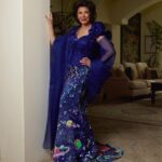 Shohreh Aghdashloo Instagram – Thrilled to share a glimpse into my latest feature with Javanan magazine, where fashion meets activism.

For years, I’ve had the honor of collaborating with the incredibly talented Iranian-American designer, @shahladorriz. 

This time, I approached her with a unique request: to craft a dress that embodies a critical message for our times – ‘Global Warming Is Real’. The result? A masterpiece that speaks volumes. Dive into the full interview on the Javanan website to discover the story behind this powerful statement piece.

خوشحالم که گفتگوی‌ نوروزی ام‌‌ با مجله جوانان  را به اشتراک بگذارم، جایی که مد با فعالیت‌های اجتماعی دیدار می‌کند. سال‌ ها است که افتخار همکاری با طراح ایرانی-آمریکایی بسیار هنرمند و با استعداد، شهلا دوریز، را داشته ام. این بار، با یک درخواست منحصر به فرد به نزدش رفتم. طراحی یک لباس که پیامی حیاتی برای دوران ما را در بر بگیرد – ‘گرمایش جهانی واقعیت دارد’. نتیجه؟ اثری شاهکار که حرف‌های زیادی برای گفتن دارد. برای خواندن  داستان این لباس و گفتگو می‌توانید به وبسایت مجله جوانان سر بزنید و مصاحبه کامل را مطالعه کنید.

📷: @DaeHowerton